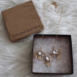 NWOT Banana Republic necklace - gold